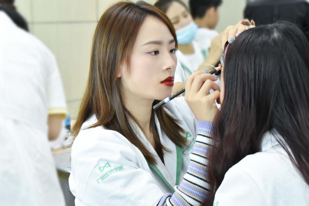 汕头化妆师培训学校