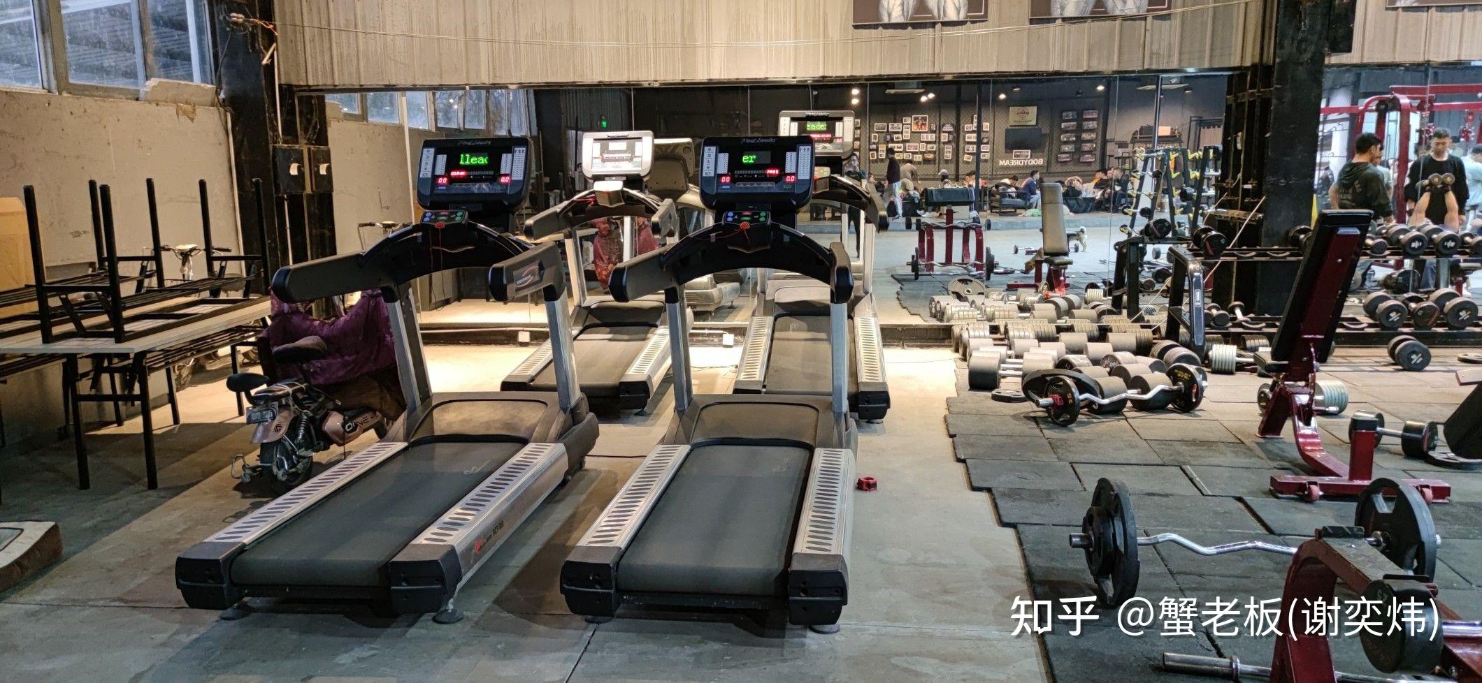 蟹老板的健身场馆探访记录07梦想健身学院鹿家门训练基地还是幻想肌肉