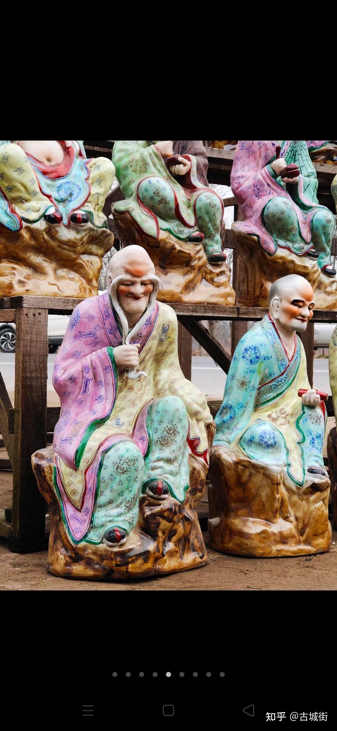 美品款识曾龙升制精工细作满工粉彩十八罗汉坐像