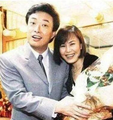 26岁的费玉清与女友安井千惠订婚 一次去女友家洗澡 知乎