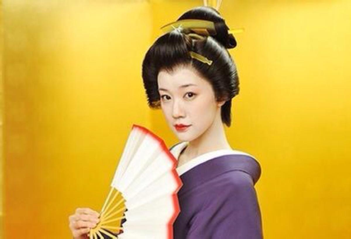 日本人为什么喜欢把眉毛弄成这样