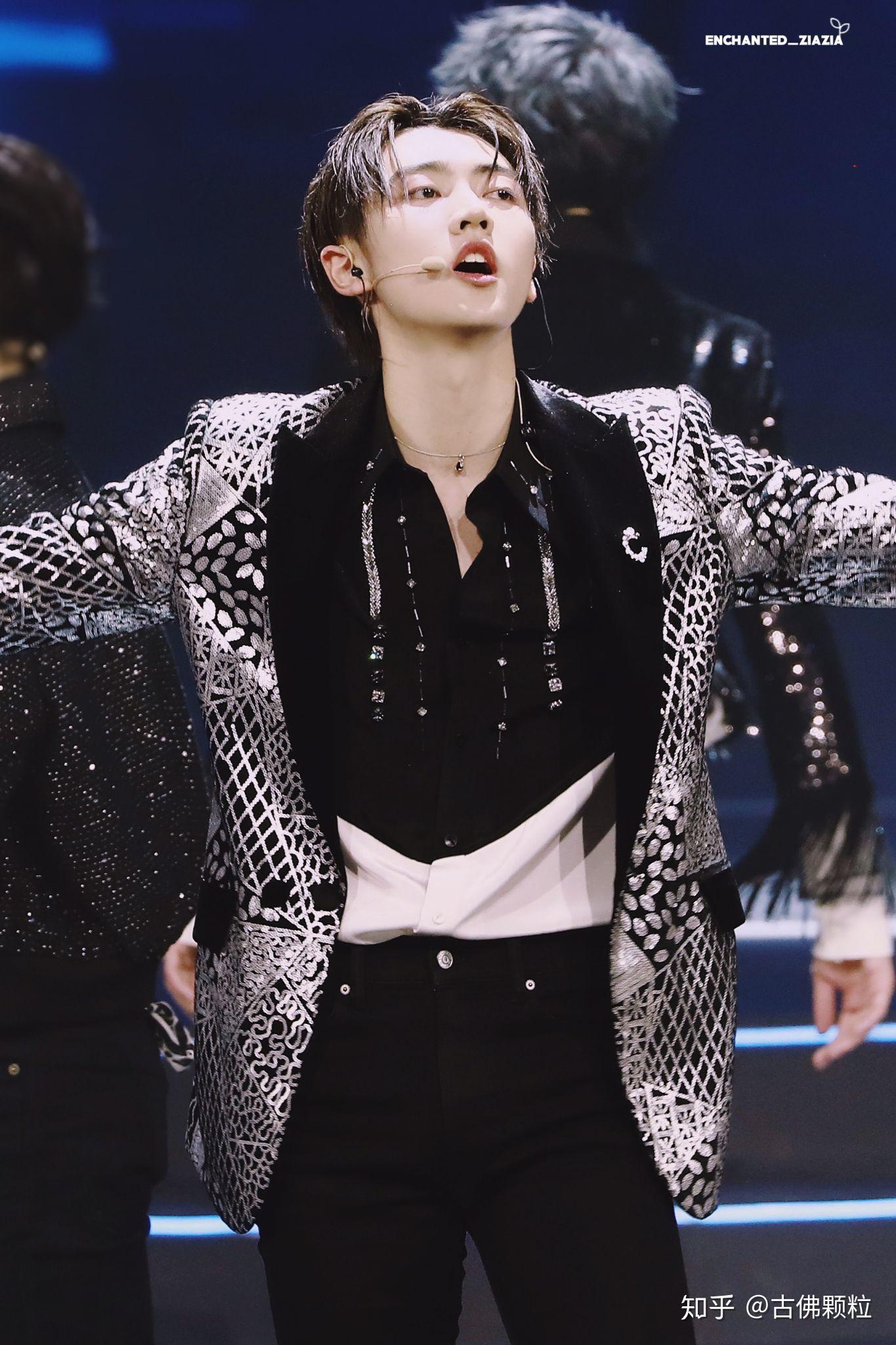 焉栩嘉cosom电子刊送码