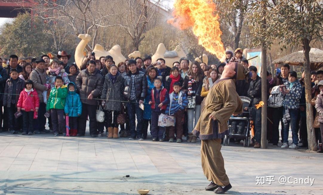 喷火表演街头卖艺上善门上善门登上城楼,就可以俯瞰全景,甚是壮观全景