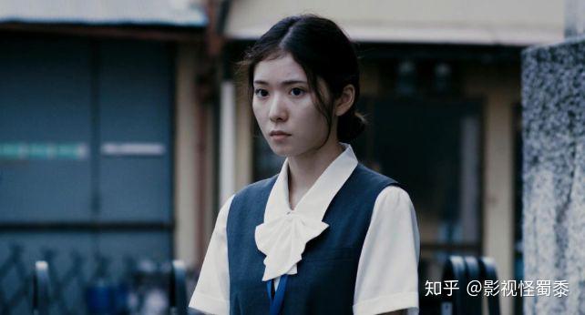 她凭一己之力撑起了全家,还好儿子们都很争气,长大后,大儿子(斋藤工饰