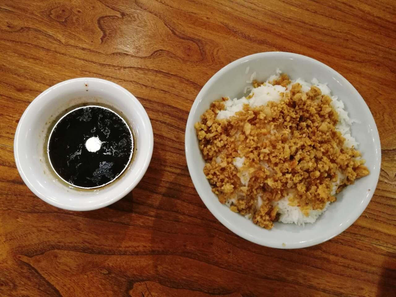 銷魂又淳樸的味道,難怪蔡瀾在死前必食美食中,穀類獨留給了豬油拌飯