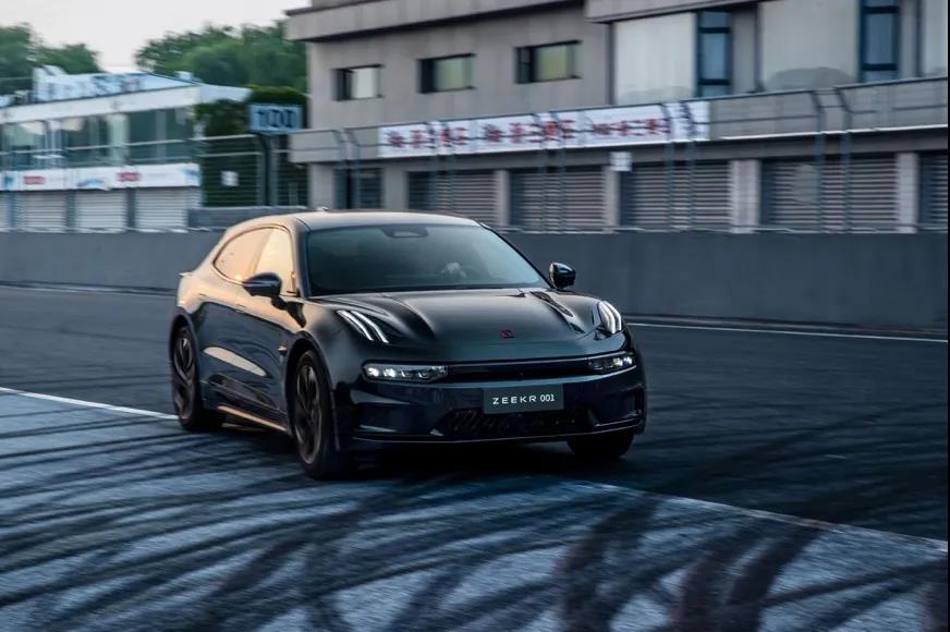 极氪001最新试驾 v2-86b7140444304edbf403f6e1e8935097_1440w.jpg?source=172ae18b