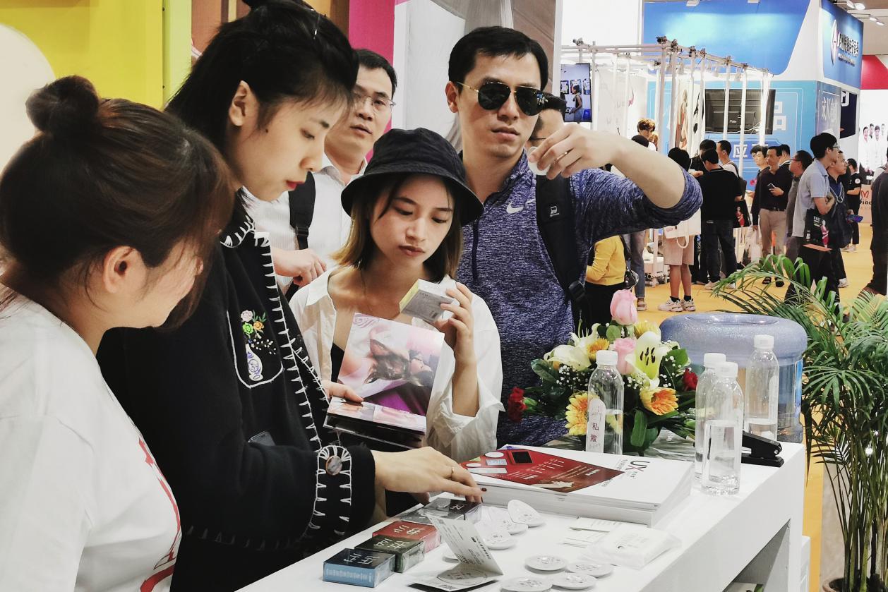 广州性博览会国潮品牌私激siki实力展现国货魅力