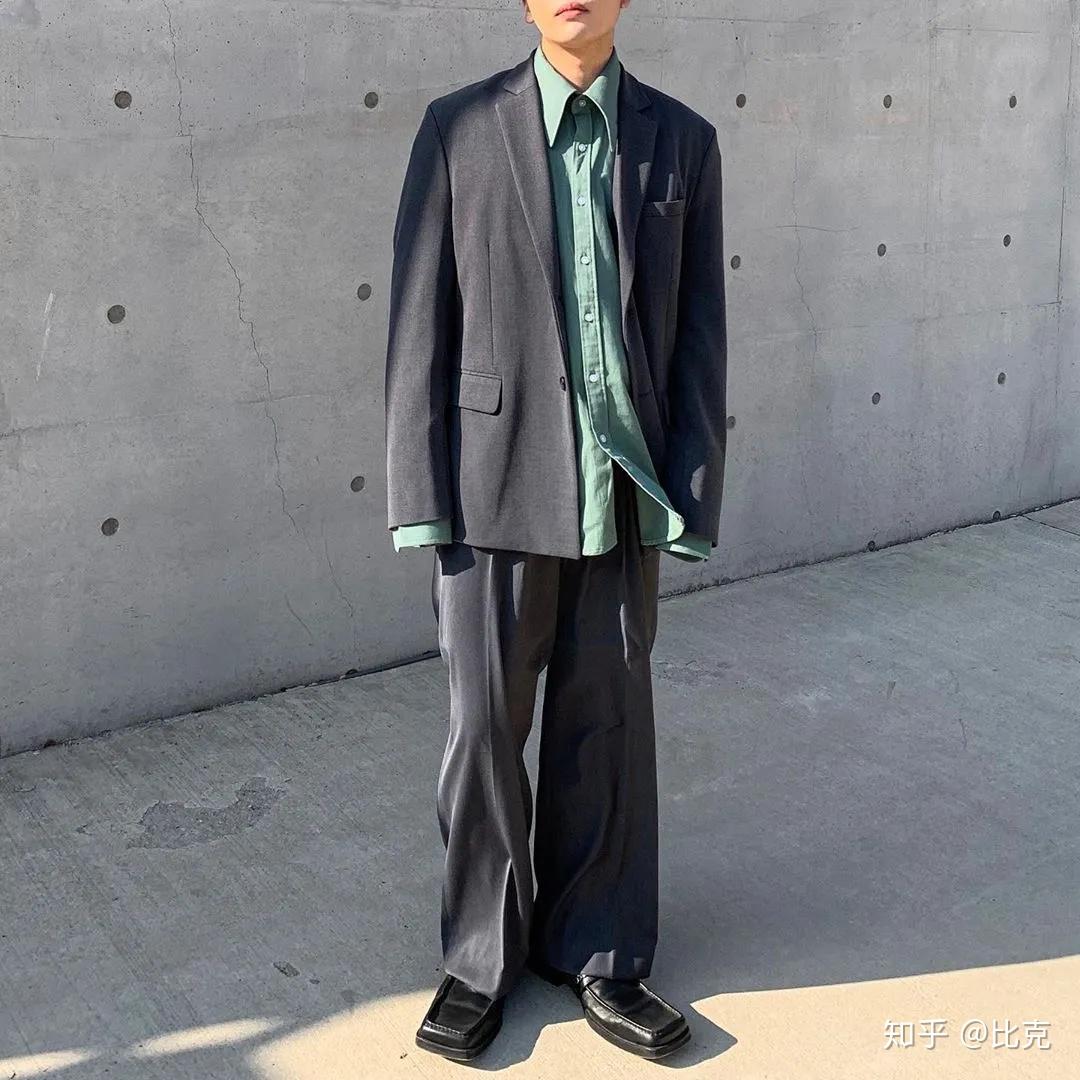 gd和精神小伙之间只差一双方头豆豆鞋
