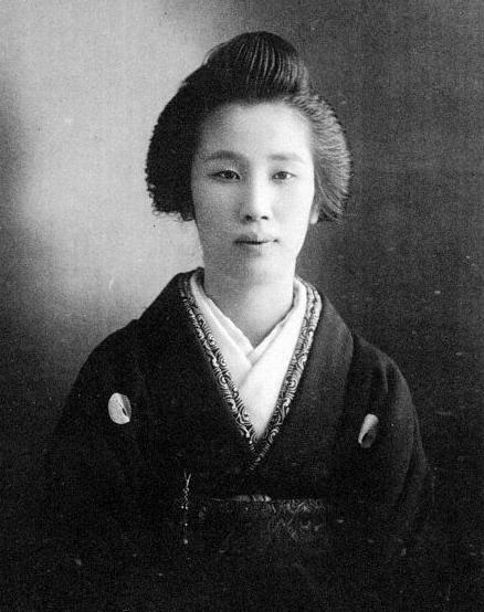 三岛由纪夫 | 他是日式美学的文墨奇才,切腹自杀演绎人生谢幕