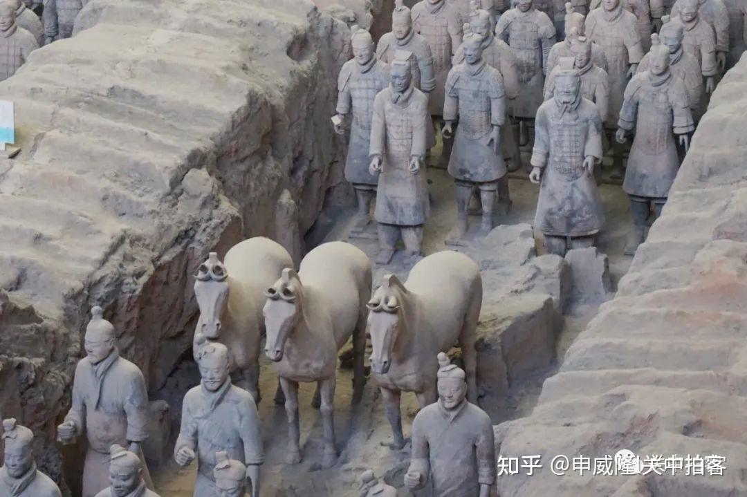 秦始皇帝陵博物院:秦兵马俑一号坑遗址,感受秦军步兵与战车方阵 - 知乎