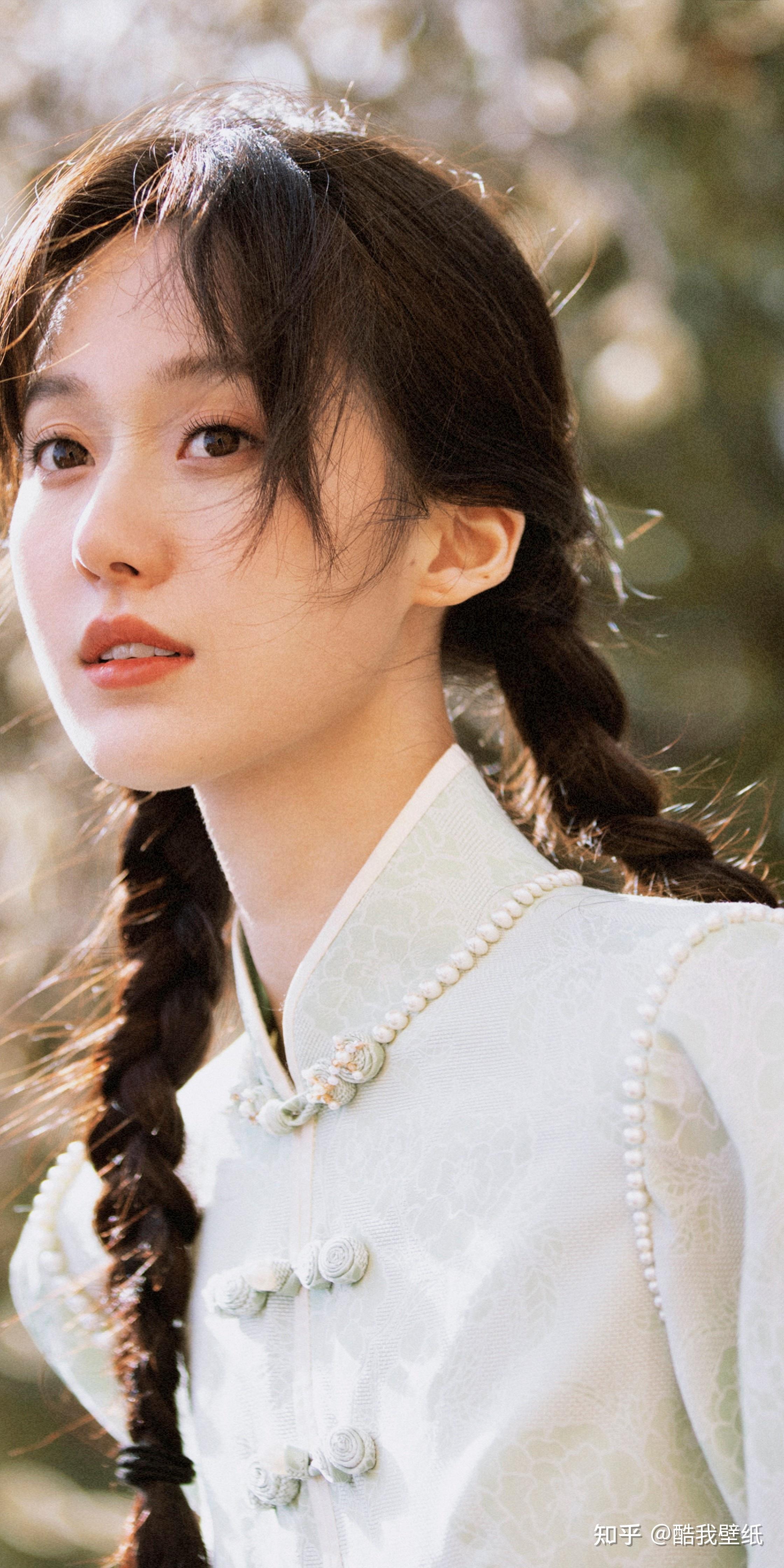 王子璇文艺风壁纸组图,桃花面柳叶眉麻花辫,演绎民国旗袍少女 - 知乎