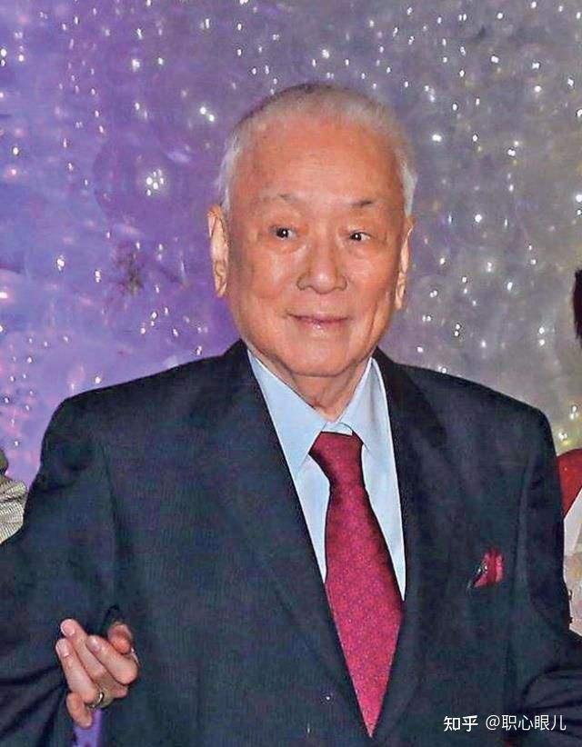 他是船王许爱周最钟意的儿子;他是赌王何鸿燊最要好的伙伴;他是香港