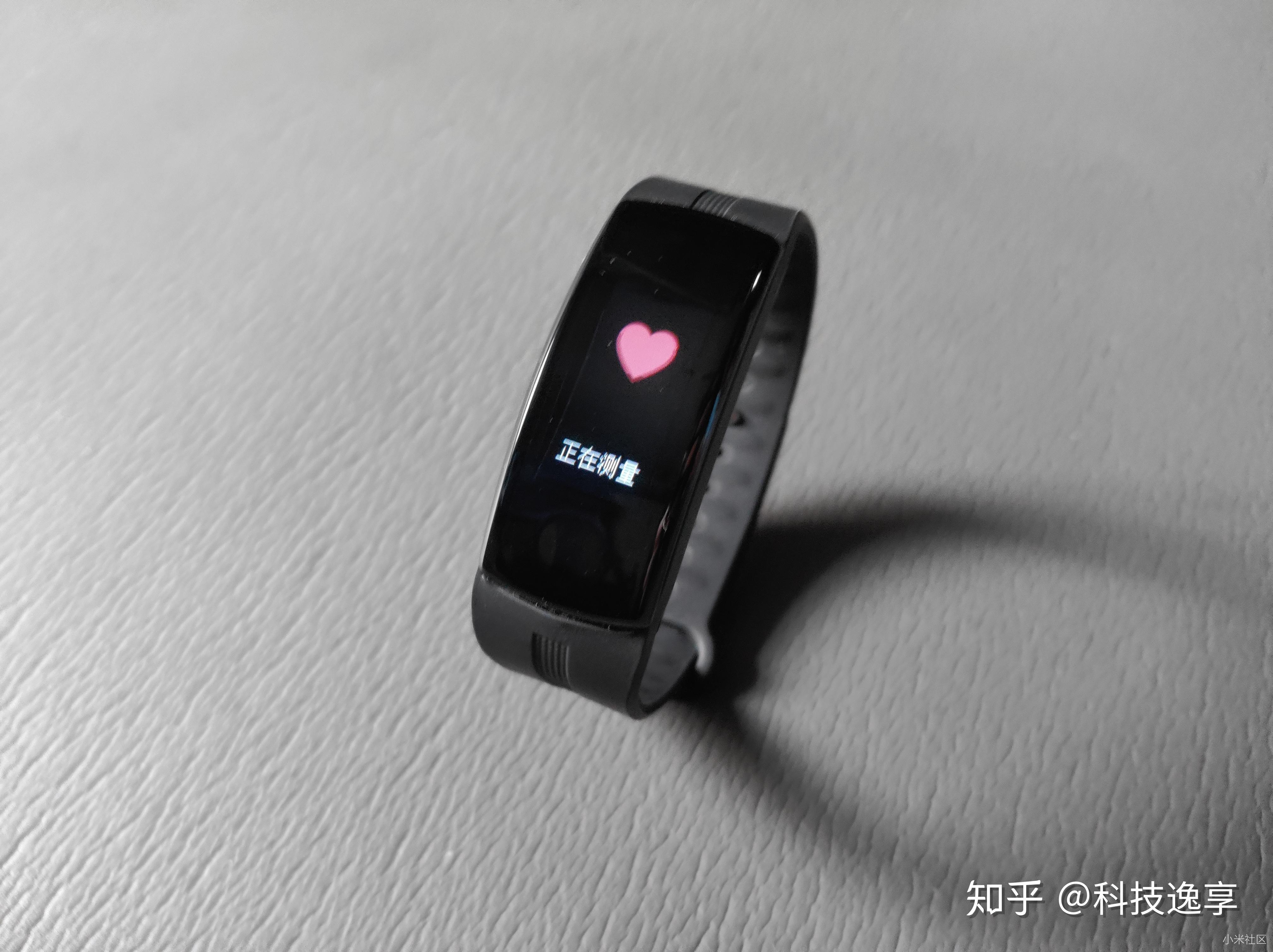 咕咚智能手环实时心率提醒教练直播指导