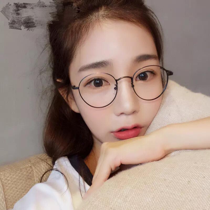 戴眼镜的女孩怎样自拍好看