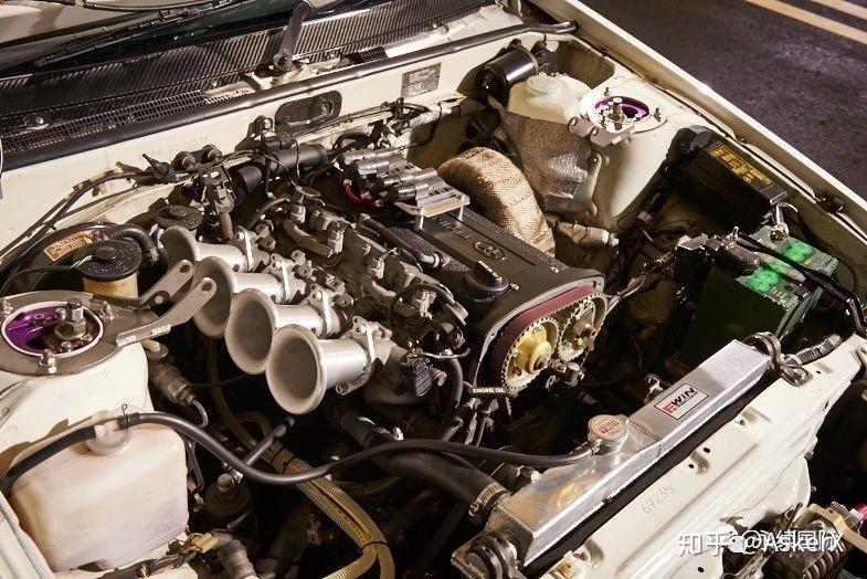 经典中古车丰田ae86直男内心满满的86情结内含头文字d赛道用语说明