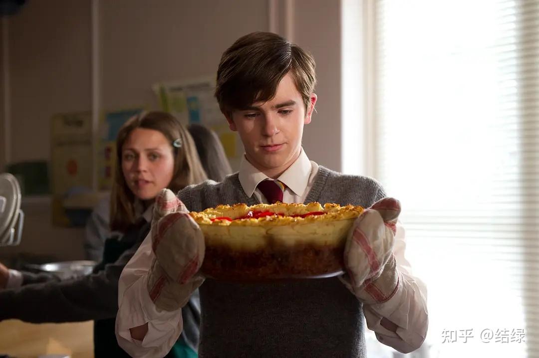 67这是电影《吐司》里的故事情节,它讲述了英国顶尖厨师奈杰尔·斯