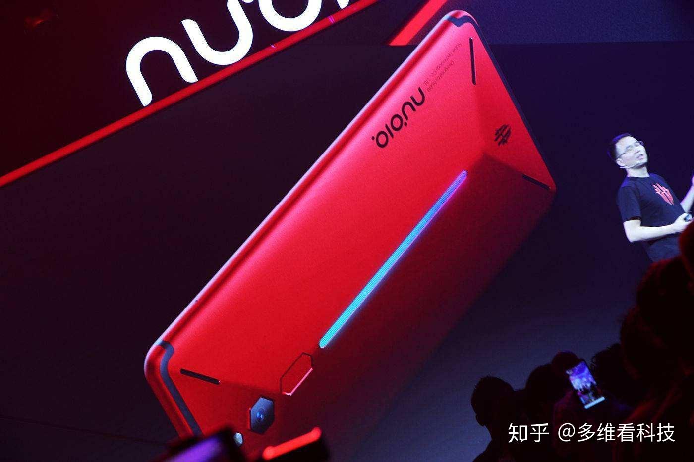 游戏手机中的王者红魔游戏手机8g内存价格1700