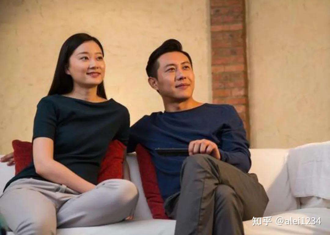 中年夫妇健身后休息-蓝牛仔影像-中国原创广告影像素材