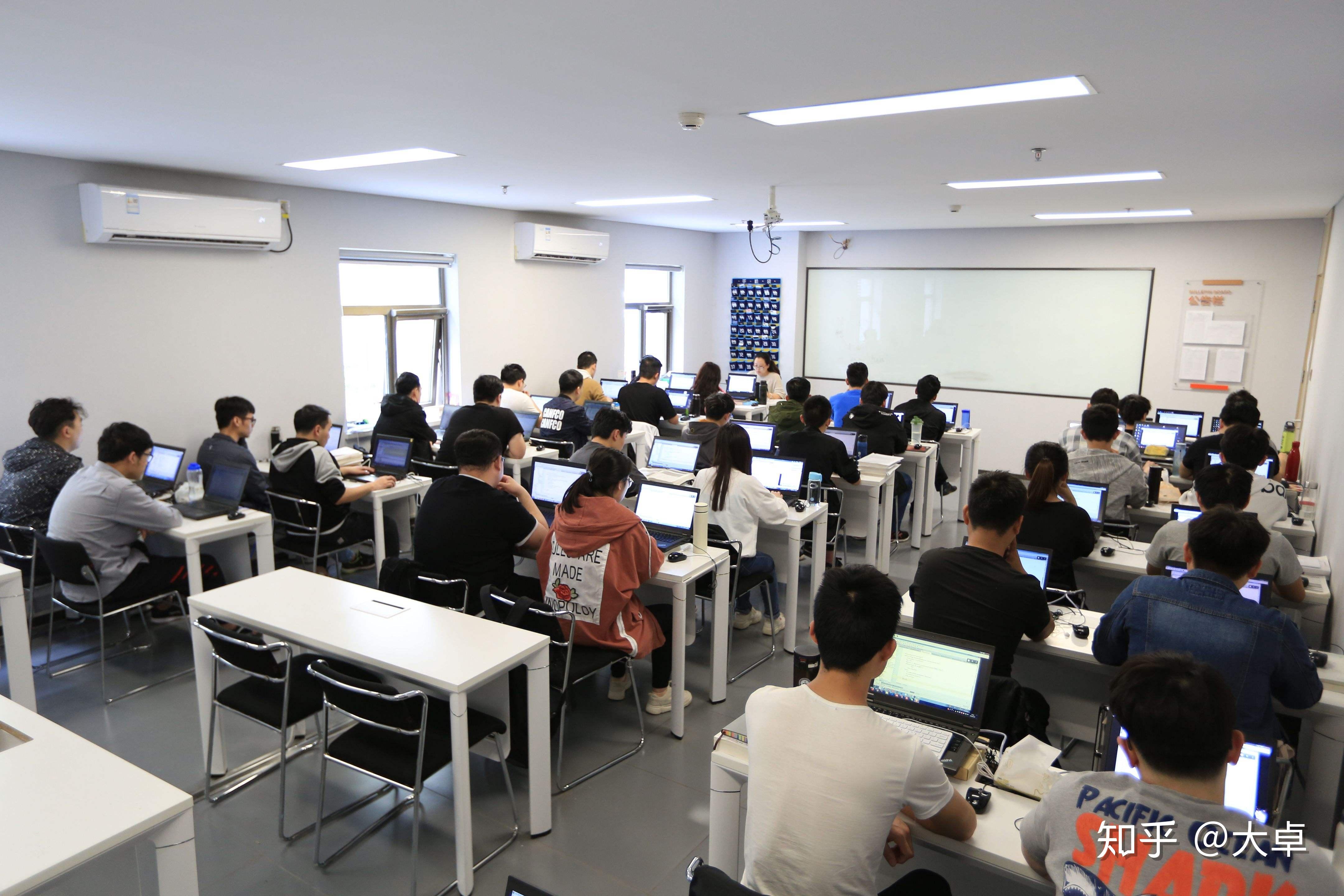 高中毕业学什么技术好找工作积云教育