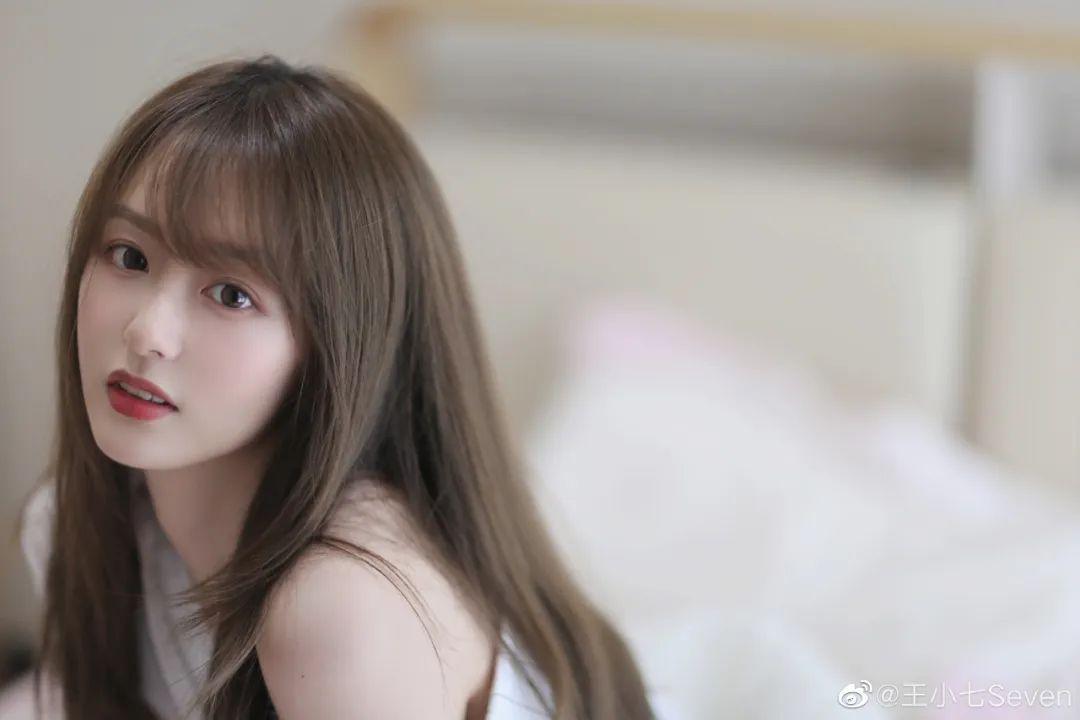 她与美娜谁美? - 知乎