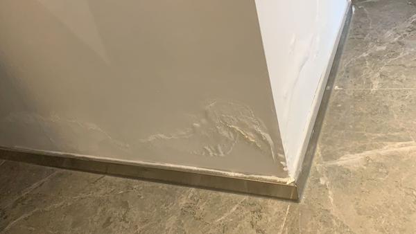 墙面长毛内行解释是反碱该怎么处理