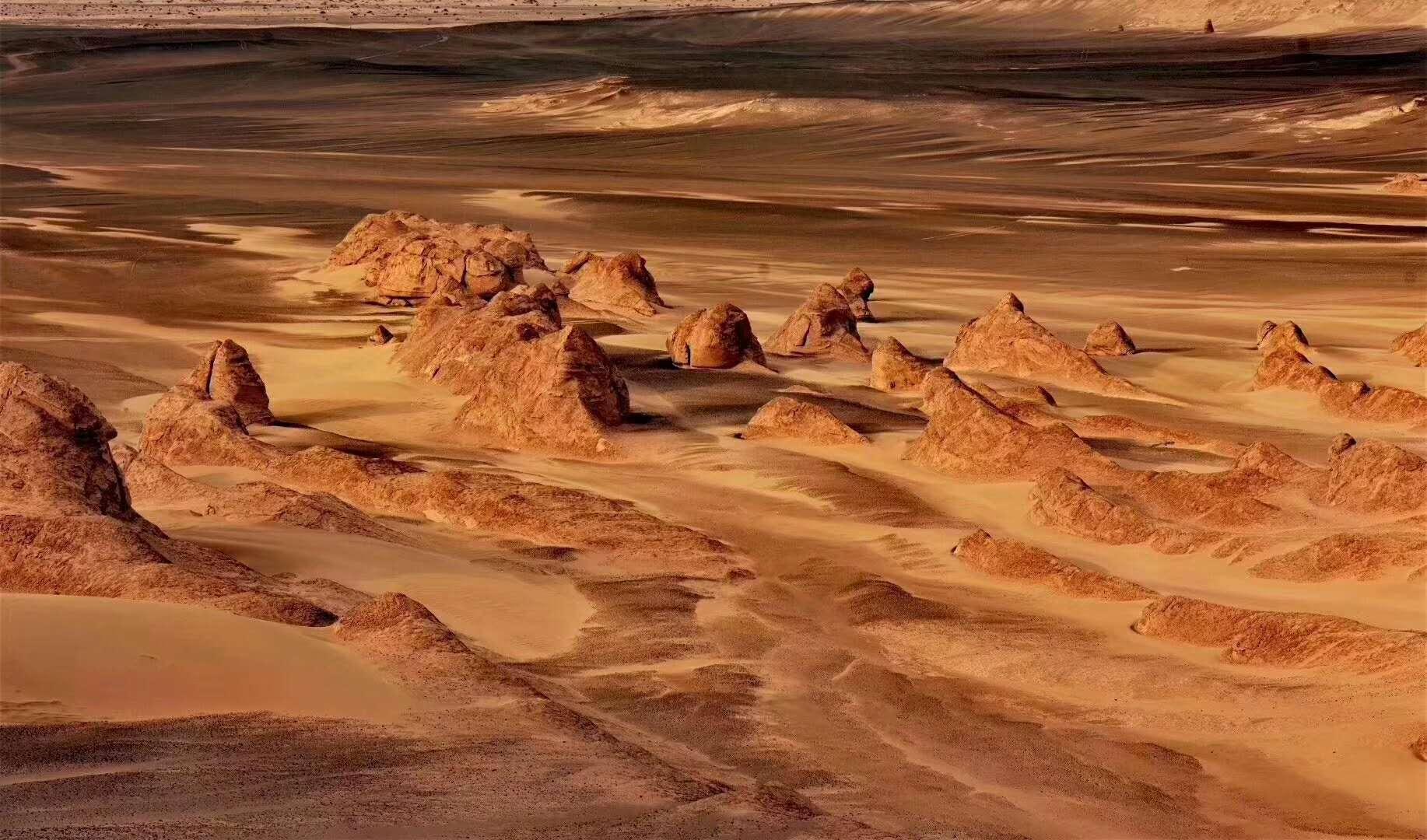 来一组2019最新的无人区雅丹地貌