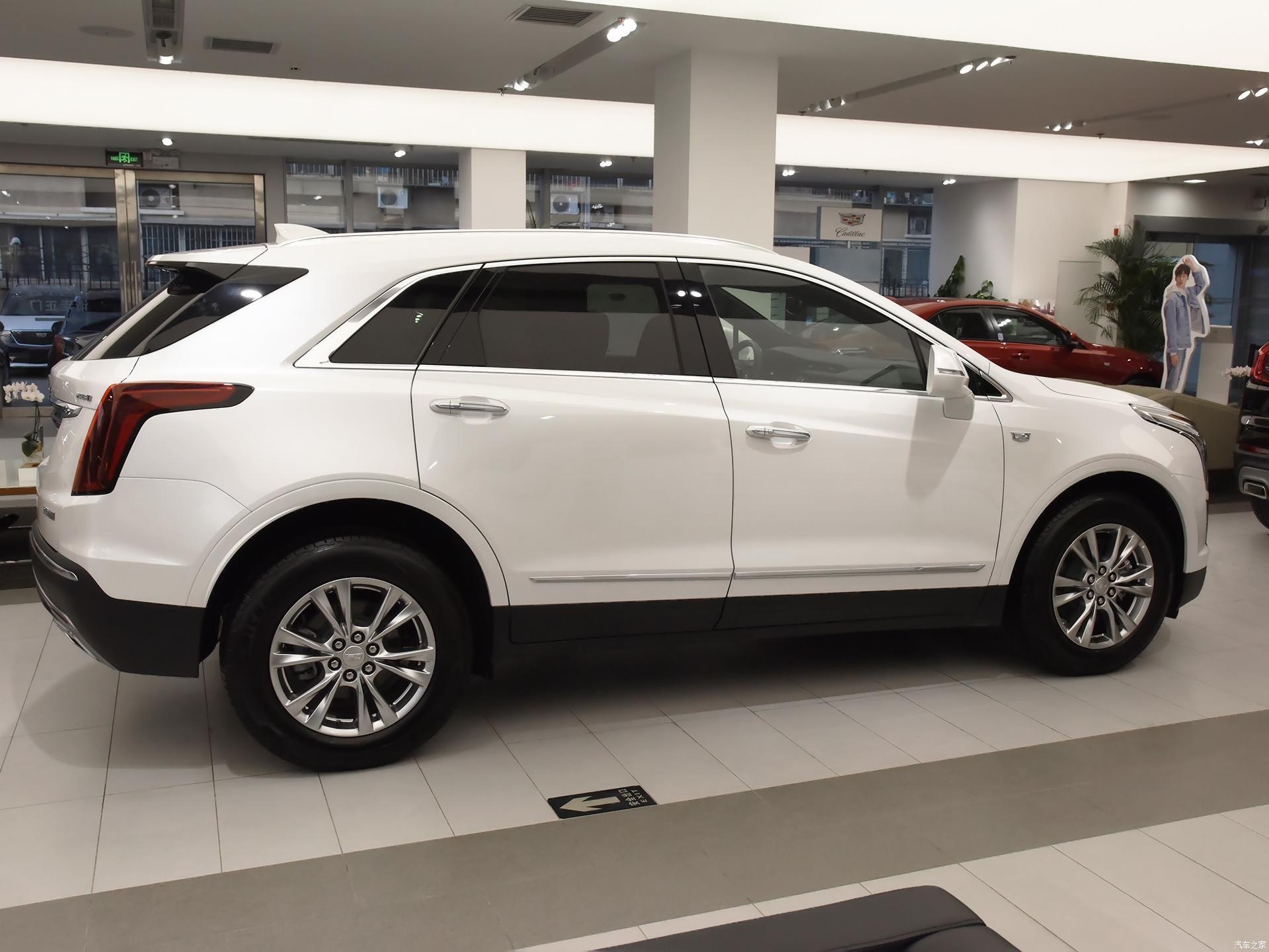 到店实拍2021款凯迪拉克xt5,一口气降价6万,这是怎么了?