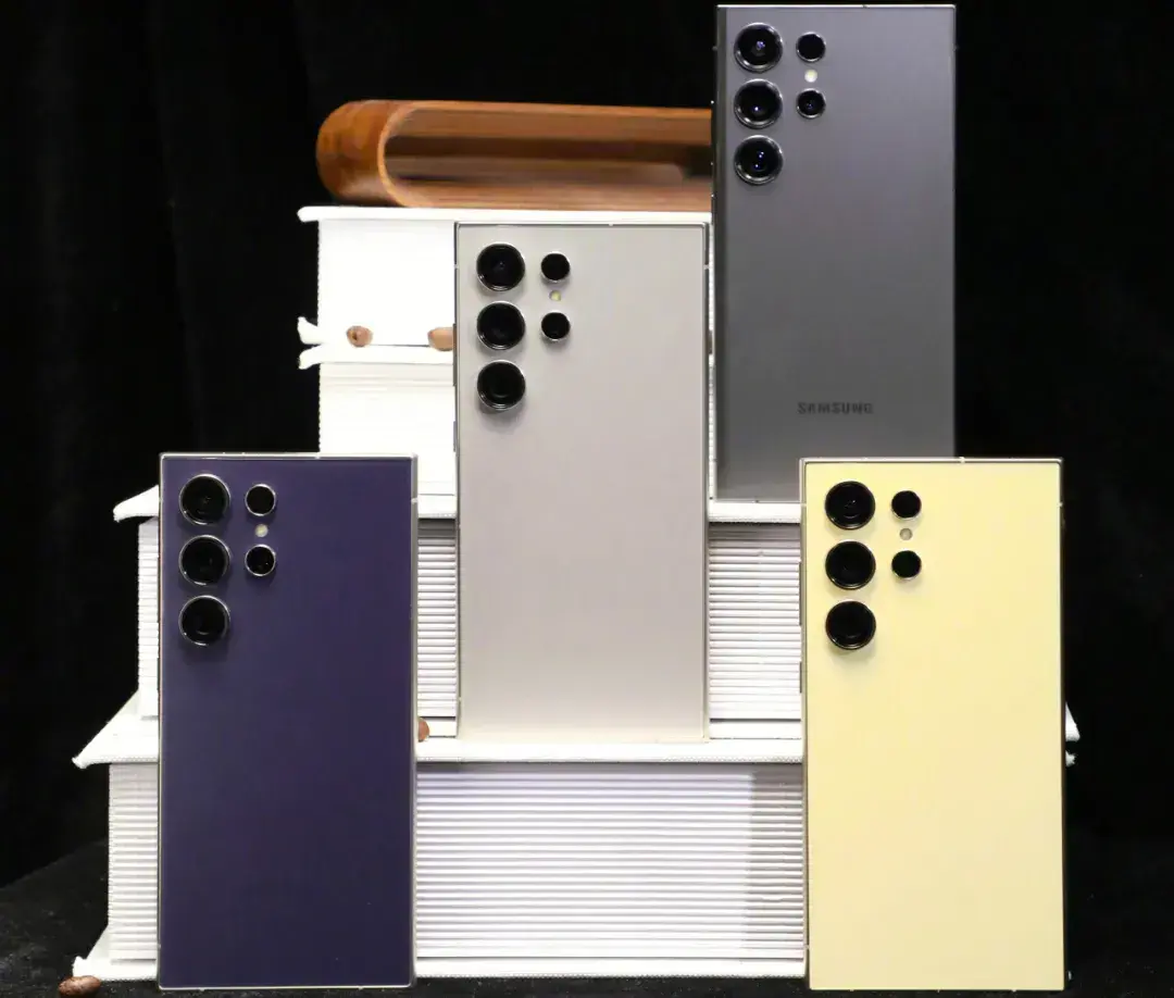 三星突然发飙骁龙8gen32k直屏钛金属顶配旗舰降价800