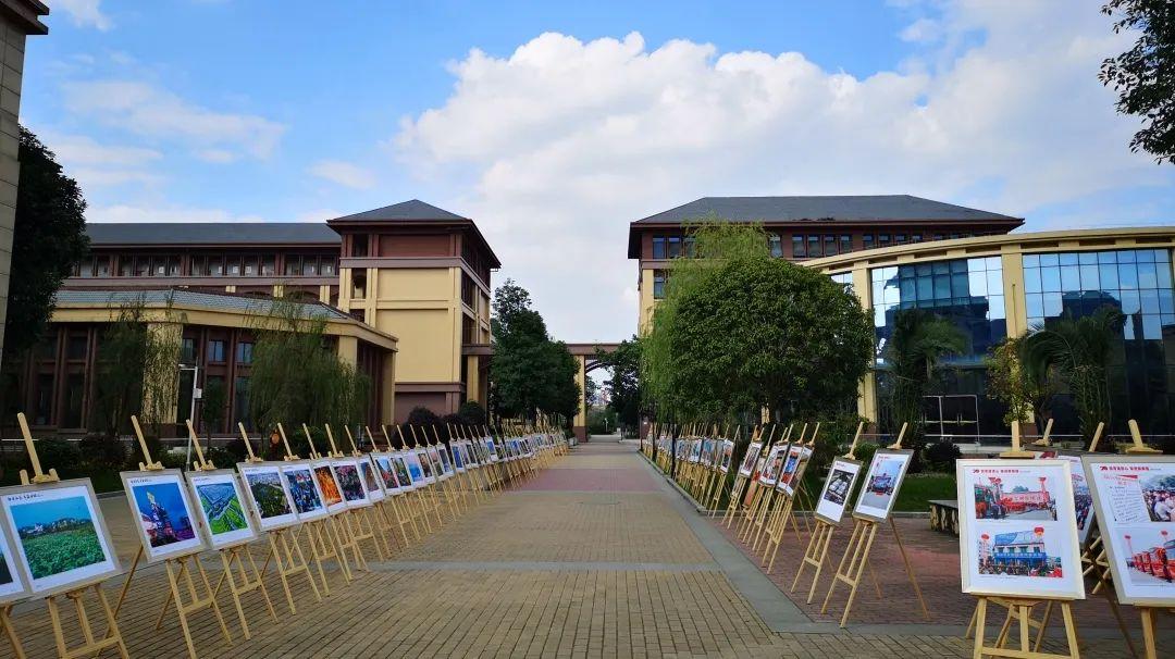 又获国家级殊荣为棠湖中学点赞