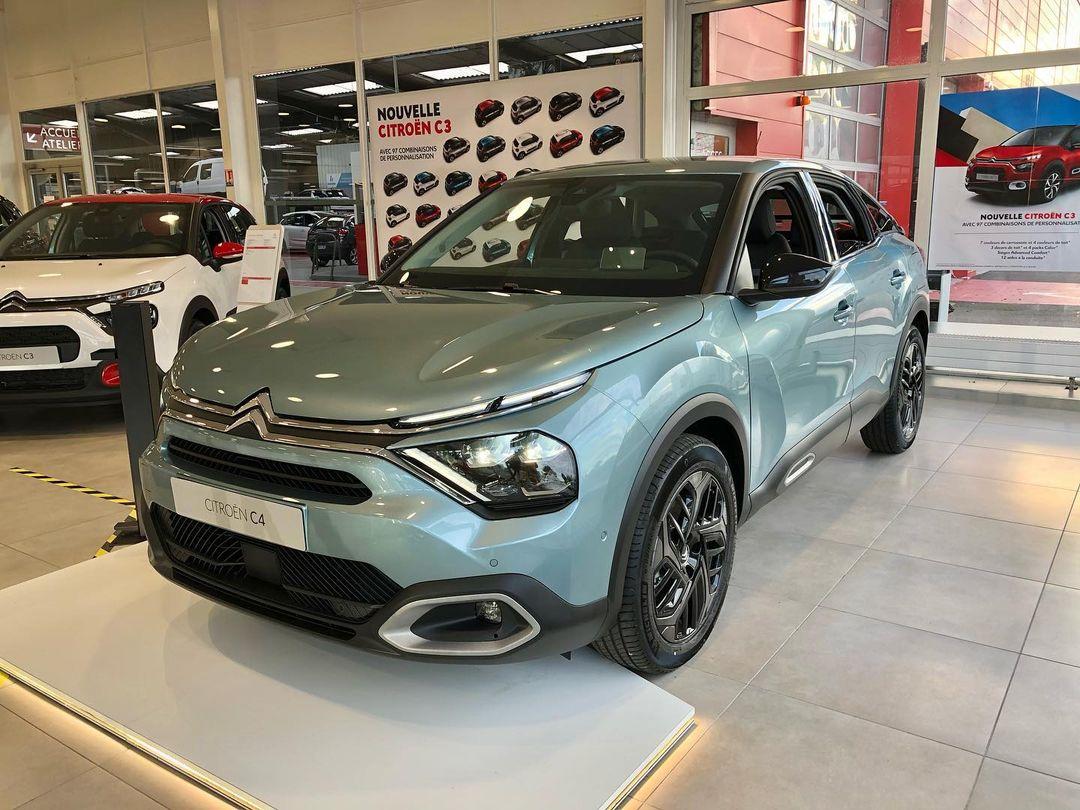 全新雪铁龙c4实拍采用轿跑式风格跨界感很强