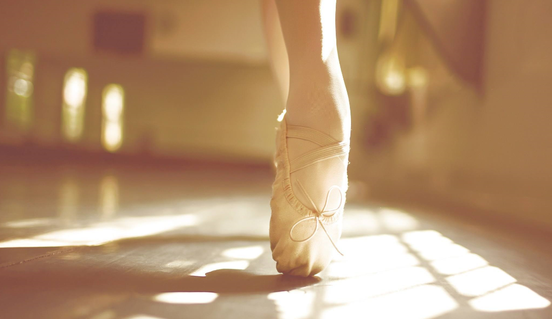 咋样才能学会踮脚尖 v2-884e4e2e19163843394f6d7e4831bb23_1200x500.jpg