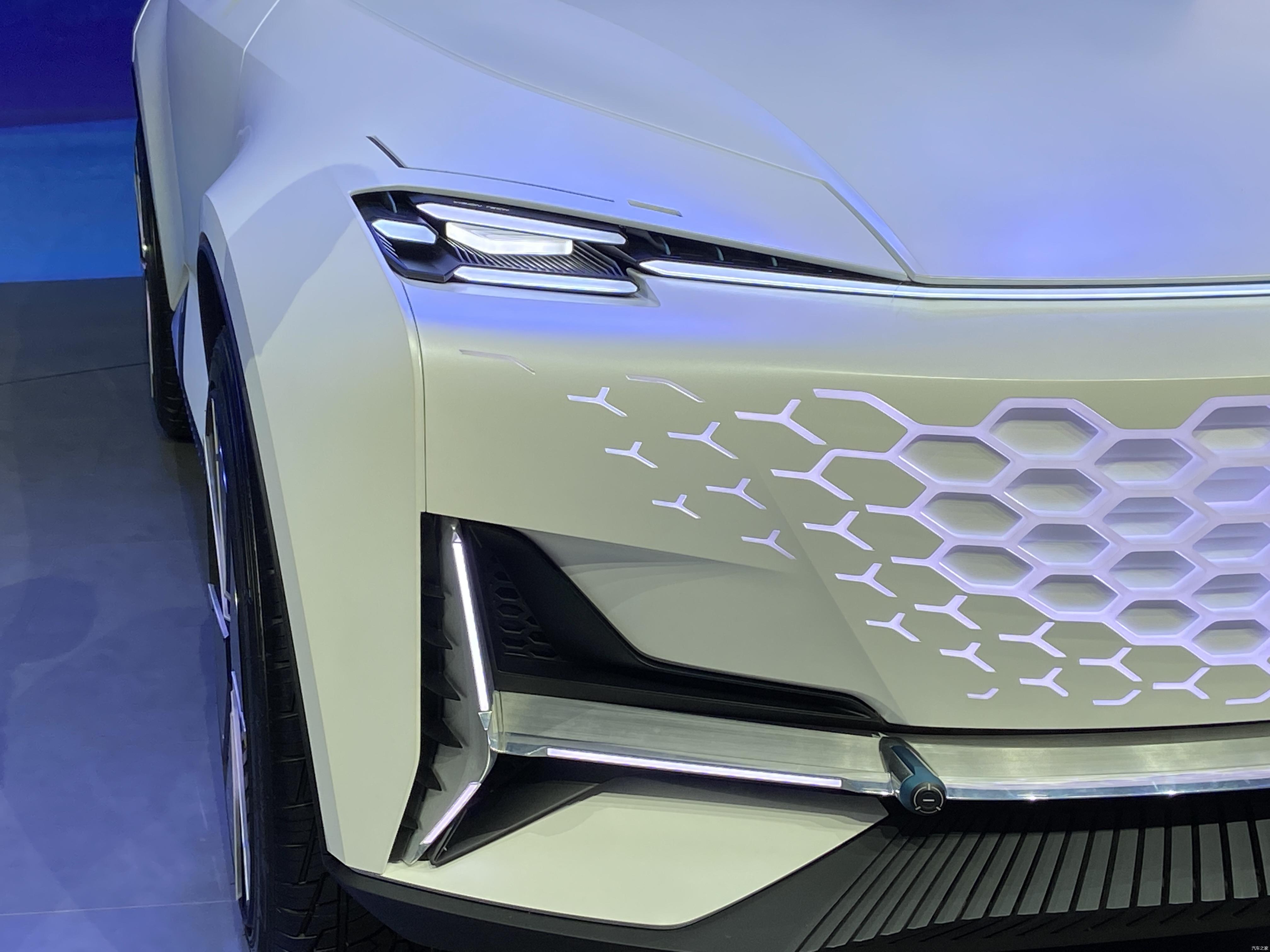 长安汽车发布全新概念车visionv