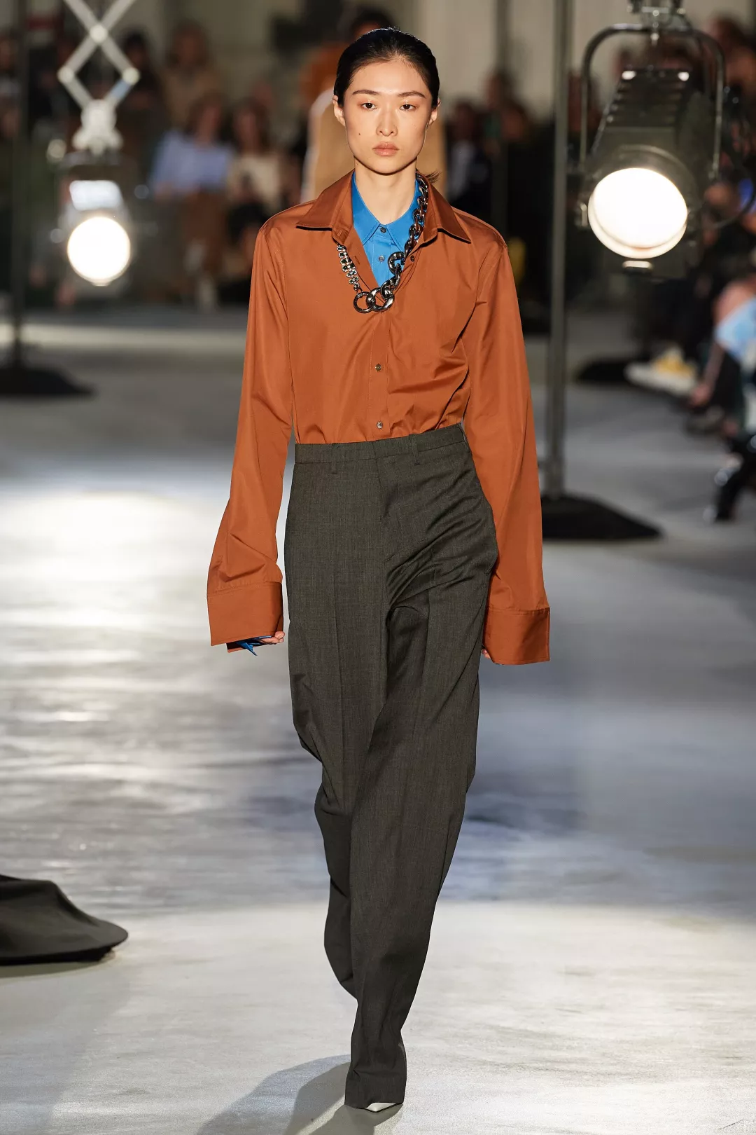 经典配色穿出秋冬高级感