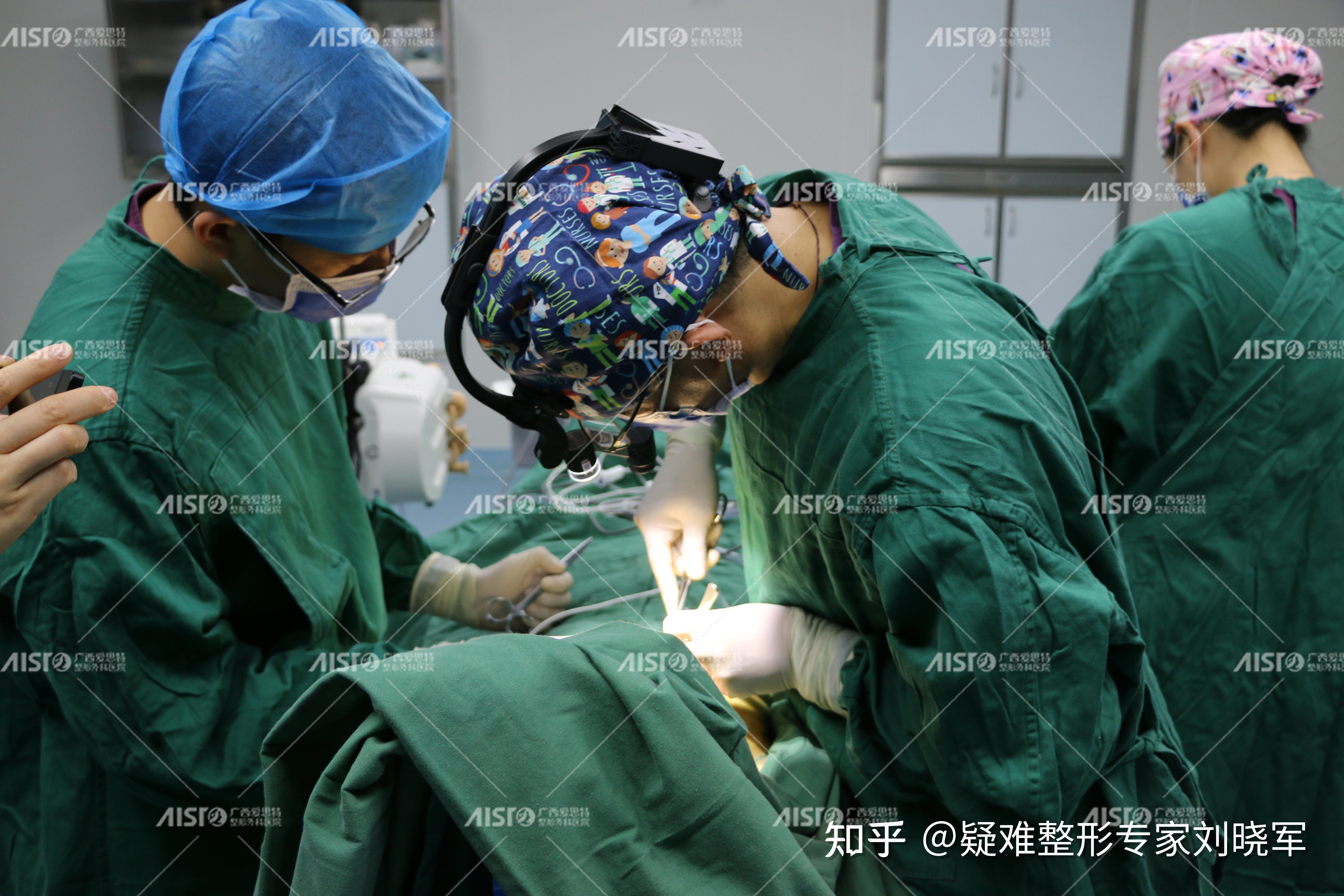 毁容女孩的4年祛疤之路:那些杀不死我的,终将使我强大! - 知乎