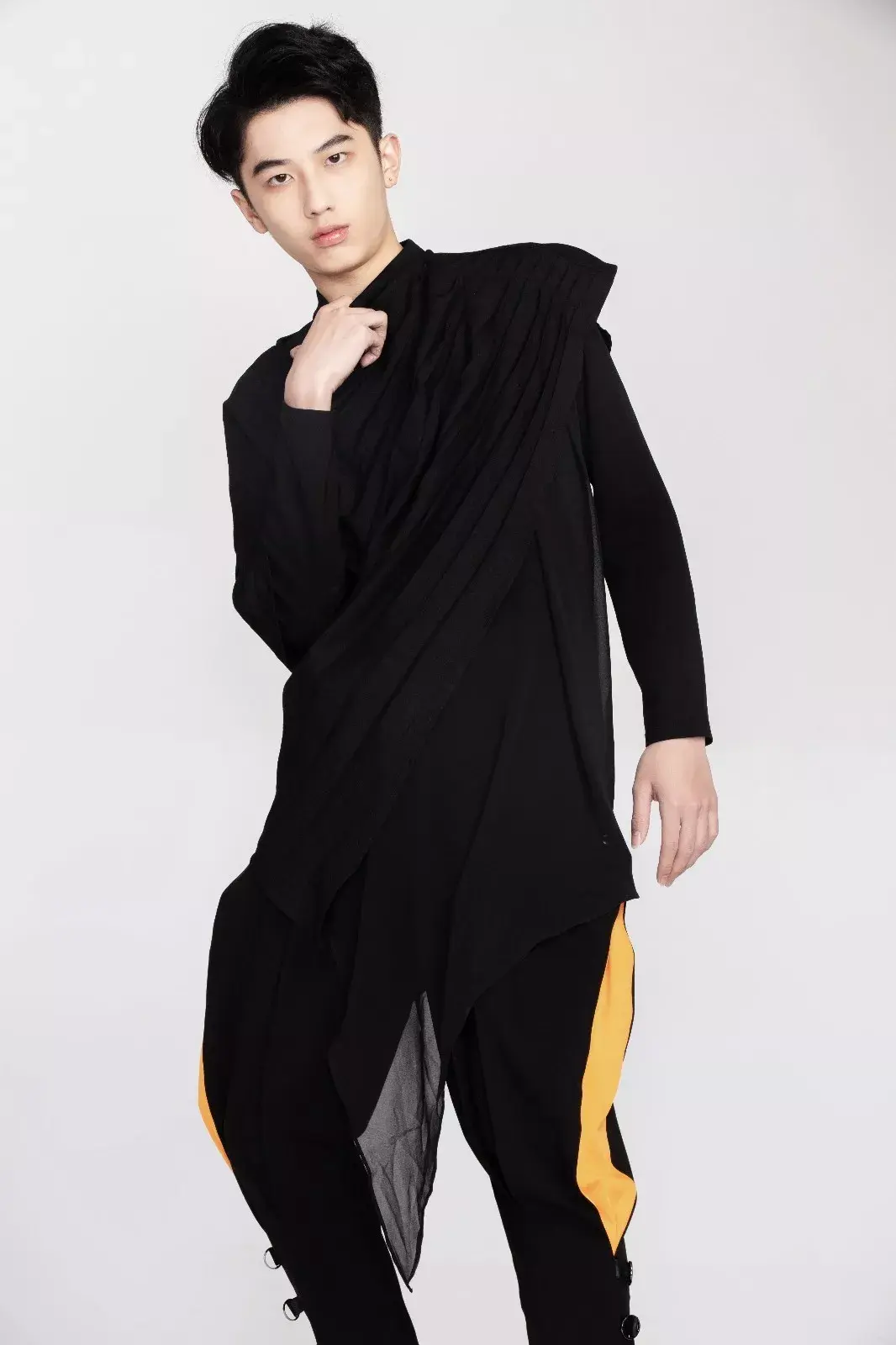 (广告传播)周凌霄(广告传播)舒  祺(广告传播)刘宇晨(服装表演)吴