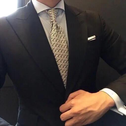 怎么样穿搭才能提高自己气质男 v2-88a1bc3c79d7ce0df962def11a5bd69e_r.jpg