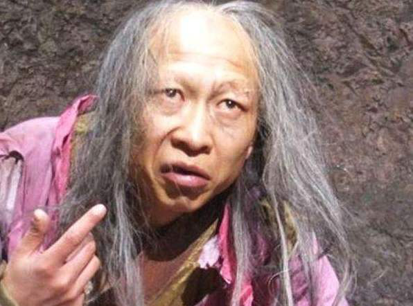 对!裘千仞的绝技,吐枣核!我大喜过望,把裘千尺扶了起来,"太好了!