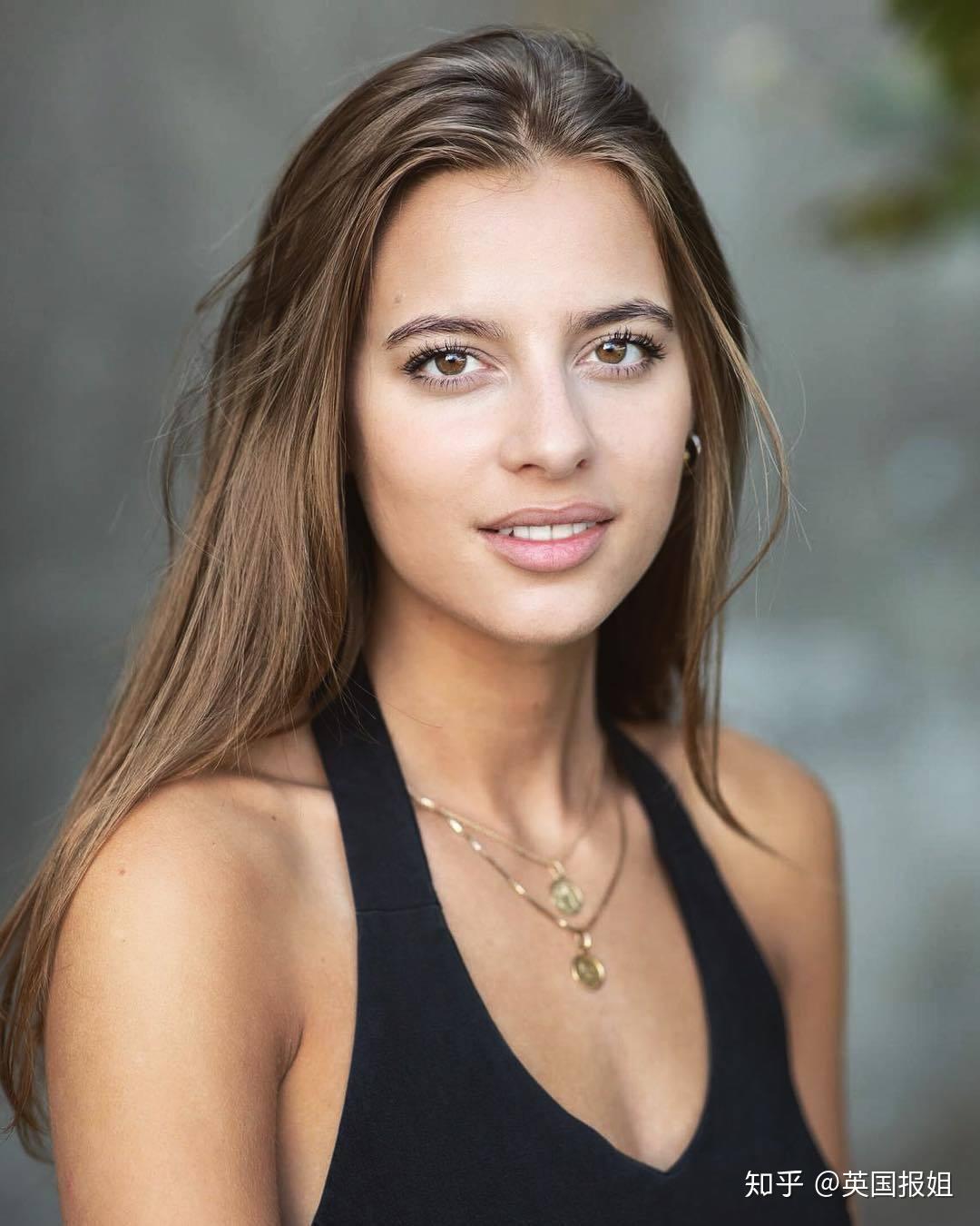 未婚夫是一位名叫dalton gomez的豪华房地产经纪人.