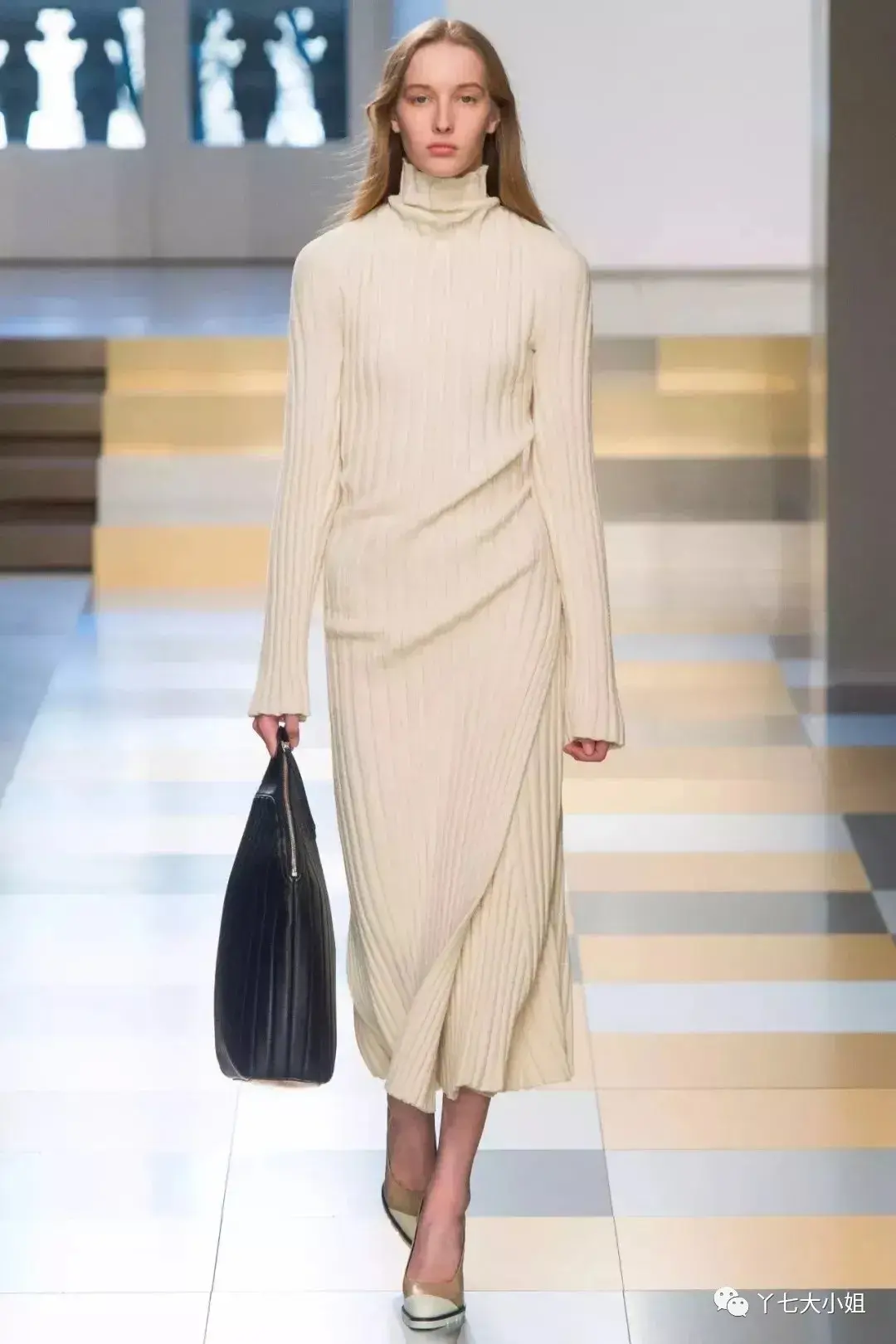 今年针织连衣裙的流行趋势,最明显的就是够长.