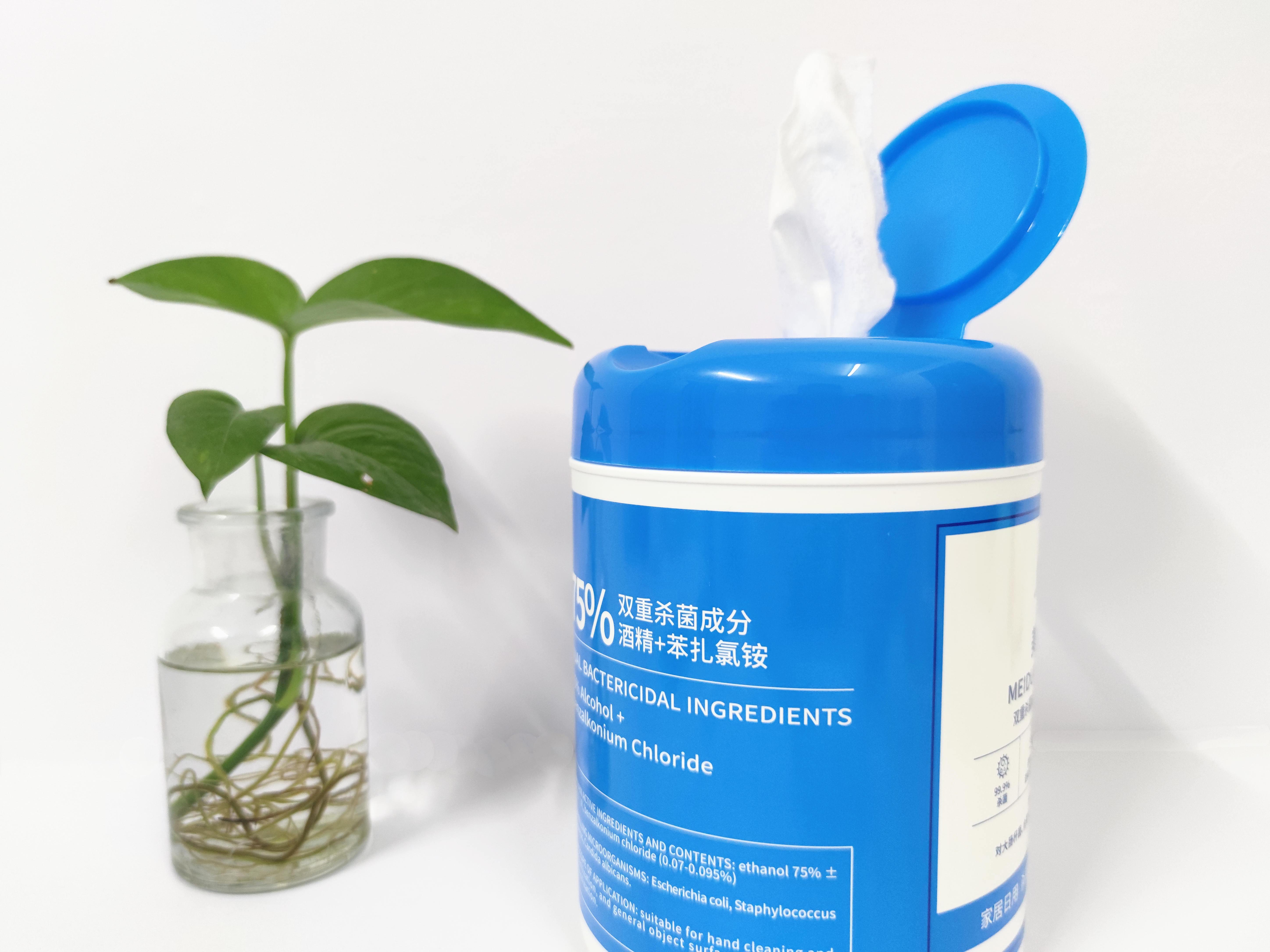 美顿消毒湿纸巾:棉柔无纺布,双重杀菌,"全家桶"守护卫生安全