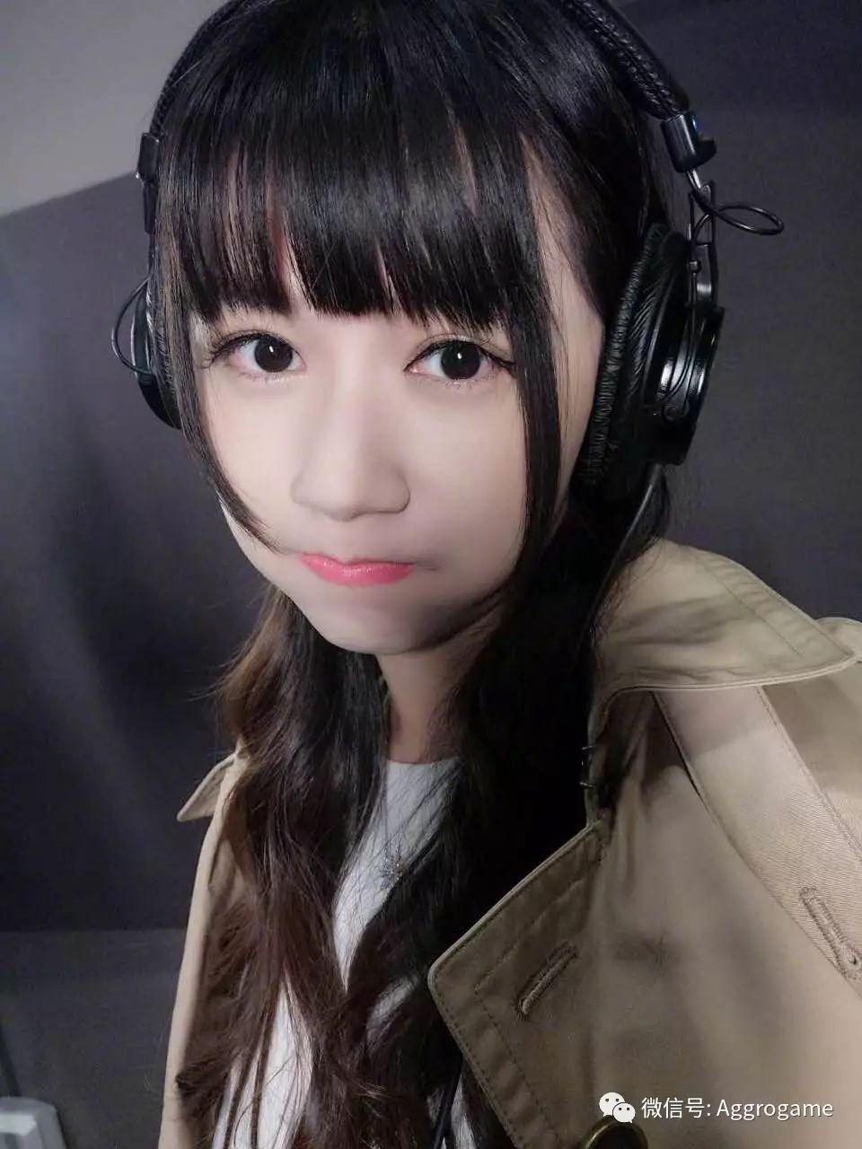 lol小苍学生装玩制服网友苍老师厨师装更美