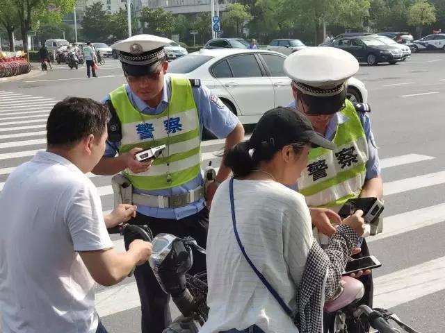 騎電動車被交警攔下?這樣就沒事! - 知乎