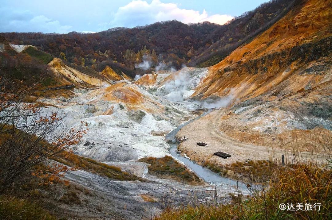 登别温泉登别温泉位于北海道,被丰富的自然资源所包围,从新千岁机场