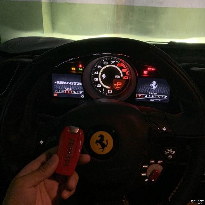 有想法的朋友们下次来拼单一台488如何~这沉甸甸的钥匙太有质感了!