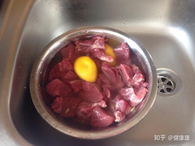 买回家的肉不能直接用水冲洗洗肉的正确方法是什么