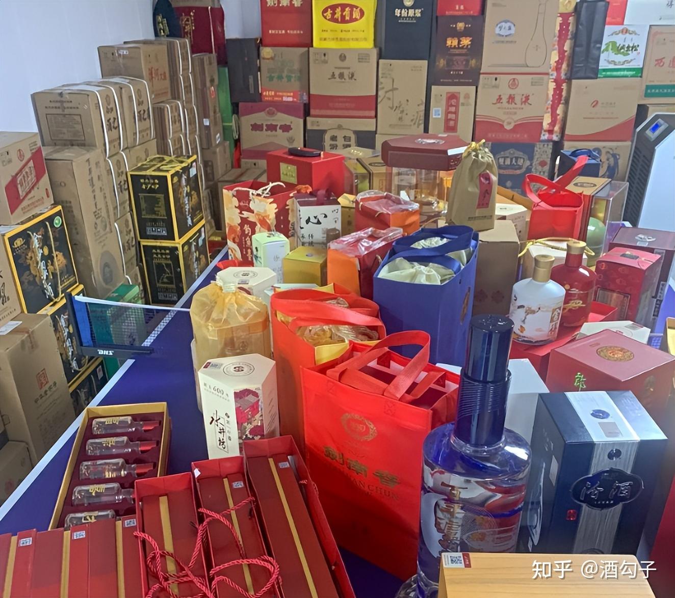 富豪爆料买酒太多遭老婆经济封锁网友买酒路上你并不孤单