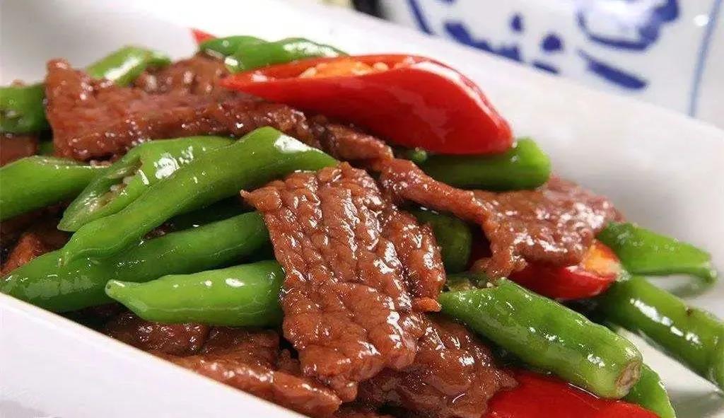 跟着周迅到达忘不了餐厅回味家乡美食杭椒牛肉
