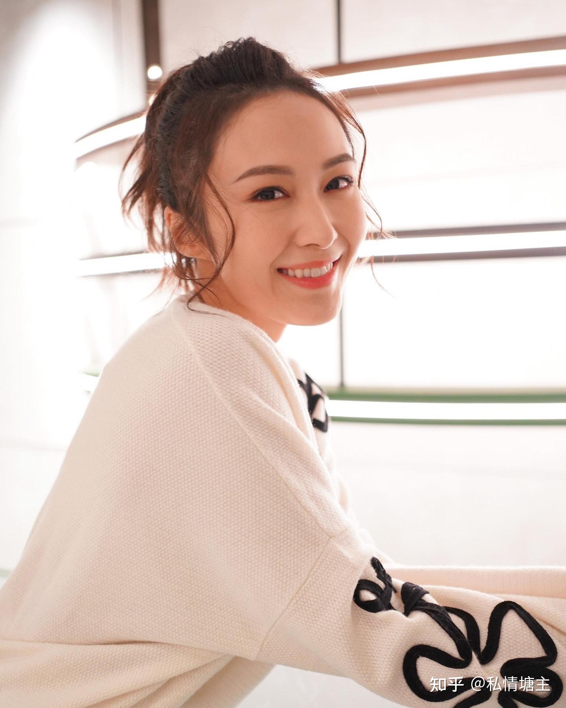 汤怡嫌自己白得过份立即天台晒太阳超fit身形好吸睛