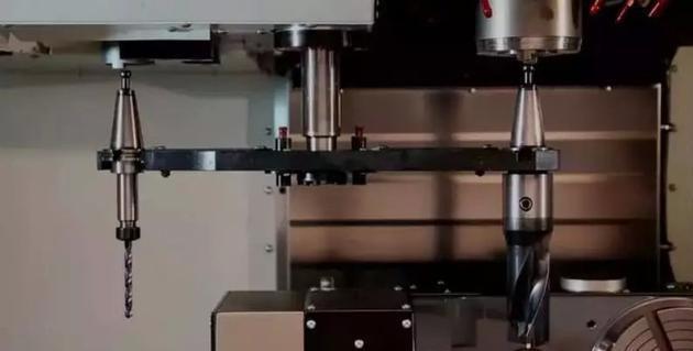 国外加工中心装刀 v2-89aa6333107cfb45ea6950362fc00cc3_1440w.jpg?source=172ae18b