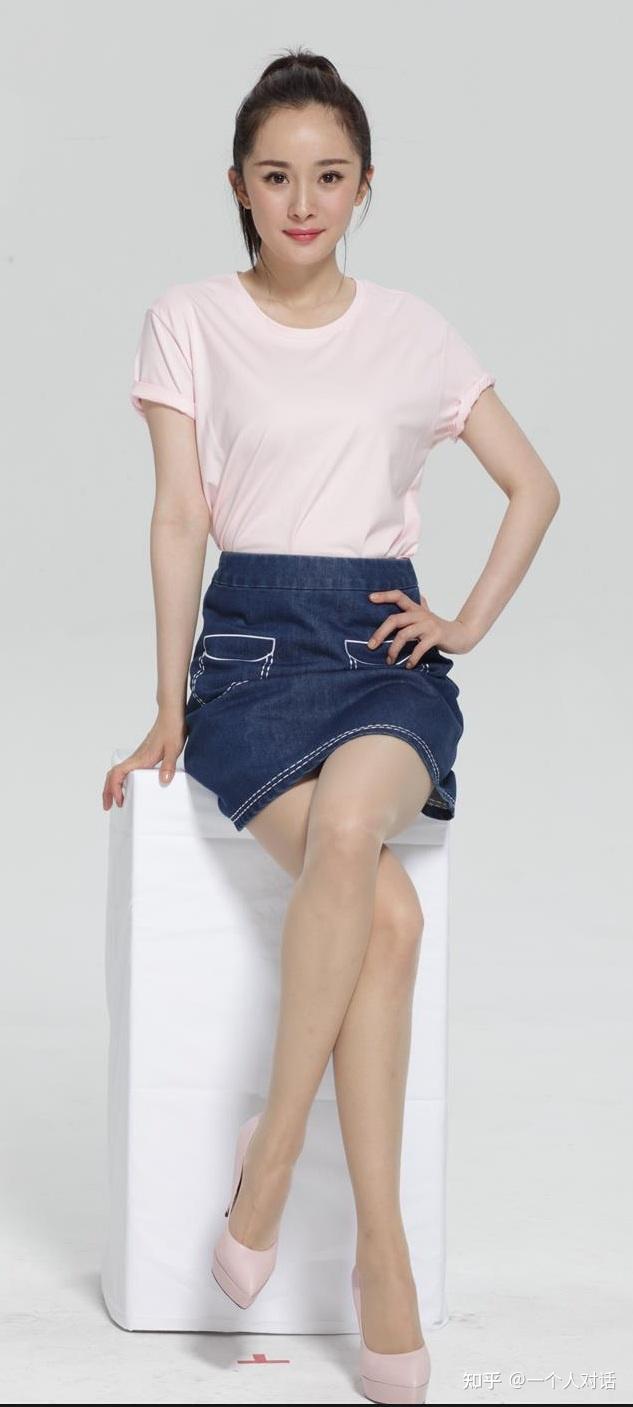 杨0幂丝袜原图美腿玉足活动现场美女局部生图特写超好看的女明星壁纸